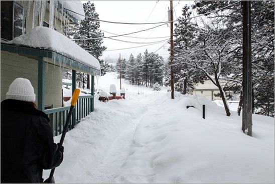 snow and icicles on Old Fort Road (10 of 16)_thumb[1]