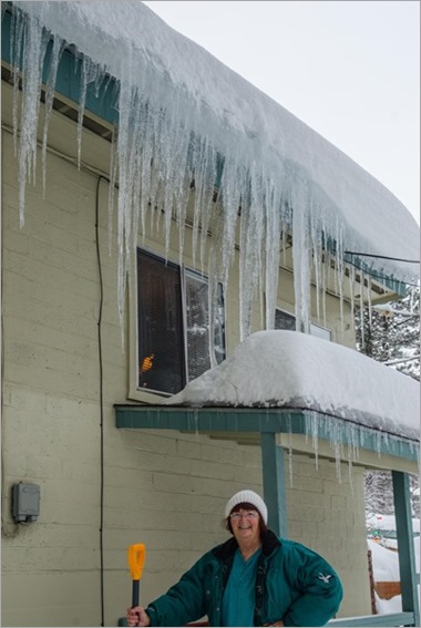 snow and icicles on Old Fort Road (14 of 16)_thumb[1]