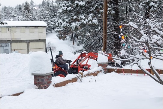 snow and icicles on Old Fort Road (1 of 16)_thumb[1]